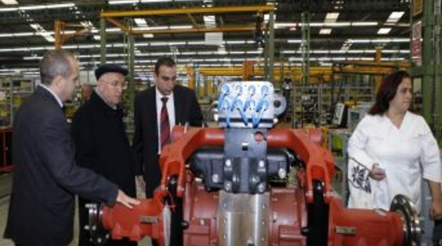 Başkan Yaşar'dan Trakt&ouml;r Fabrikasına Ziyaret