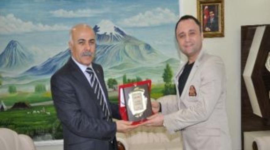 Fg Tekstil Sahibi G&ouml;za&ccedil;an'dan Vali Pek&rsquo;e Ziyaret