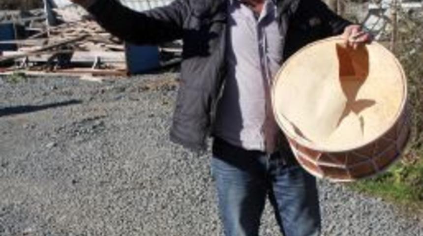 Davullu Eylemcinin Davulunu Deldiler, Eylem Yarıda Kaldı