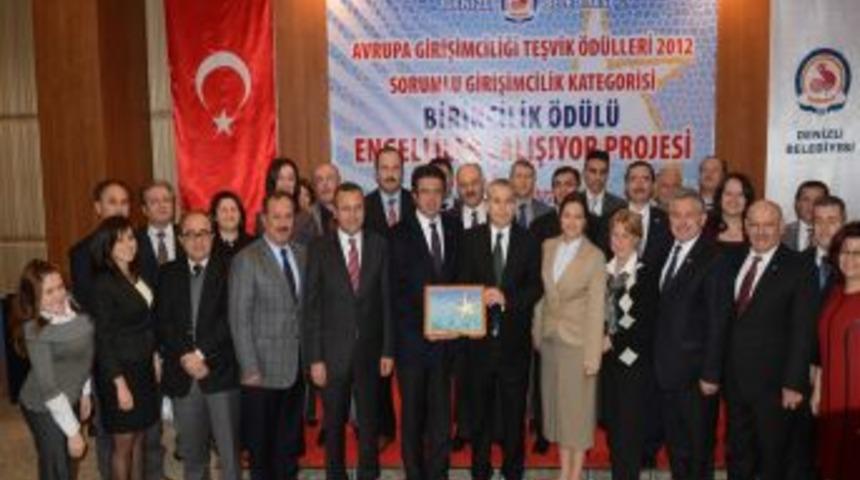 Denizli&rsquo;ye Avrupa&rsquo;da Birincilik Getiren Projeye Destek Verenler &Ouml;d&uuml;llendirildi