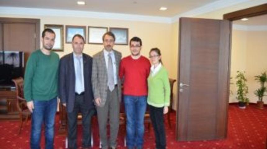 Gen&ccedil; Tema&rsquo;dan Rekt&ouml;r Y&ouml;r&uuml;k&rsquo;e Yeşil Yaprak