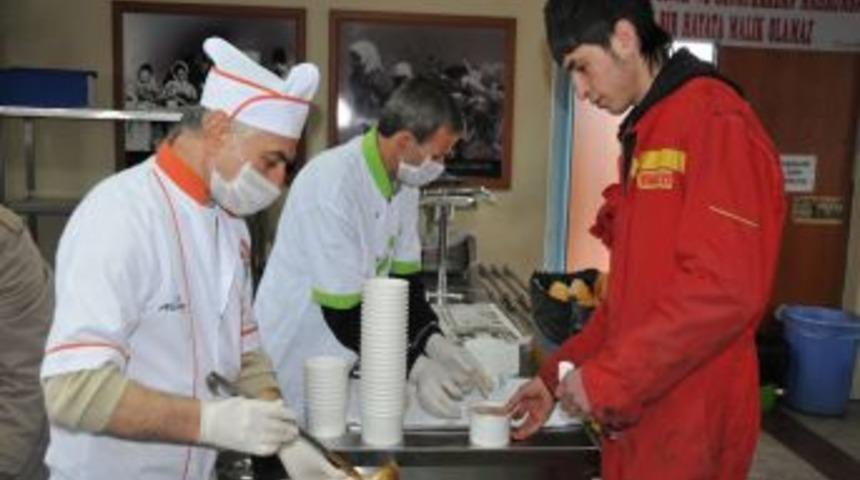 Ayda 60 Bin &Ccedil;orba Ve Ekmek Dağıtan Belediye, Eğitime De Yatırım Yapıyor