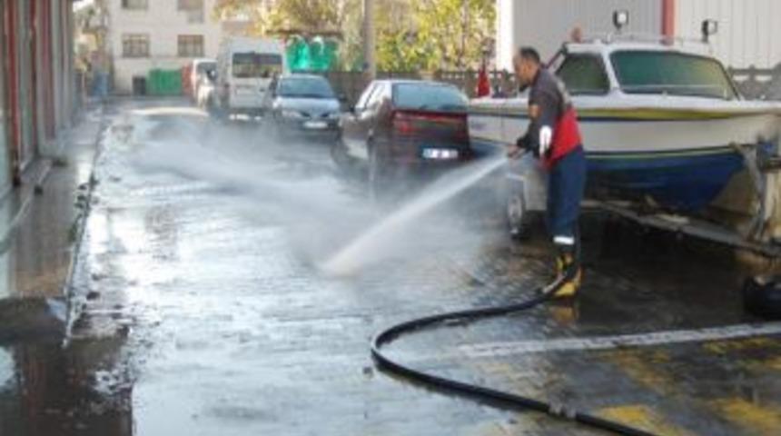 &Ccedil;aycuma Belediyesi Yol Yıkama &Ccedil;alışmalarına Devam Ediyor