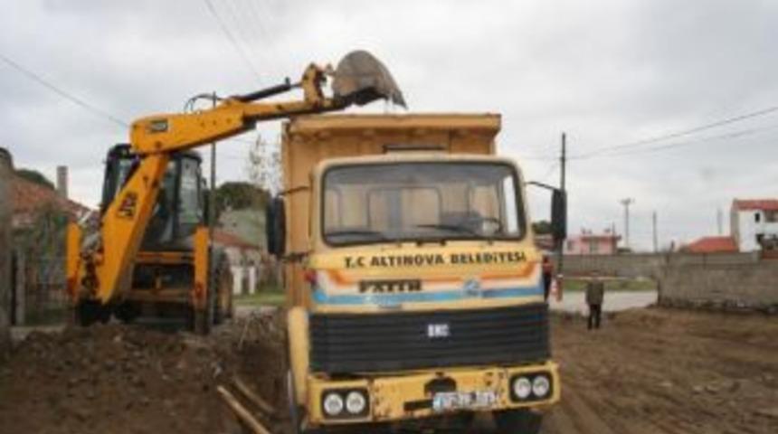 Altınova&rsquo;nın Yolları Kampanya İle Pırıl Pırıl Oluyor