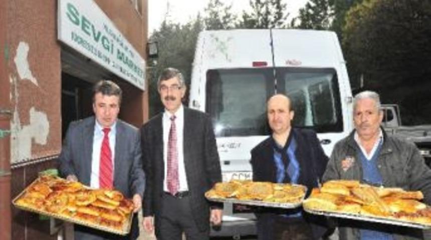 Sevgi Market&rsquo;e Simit&ccedil;ilerden Destek