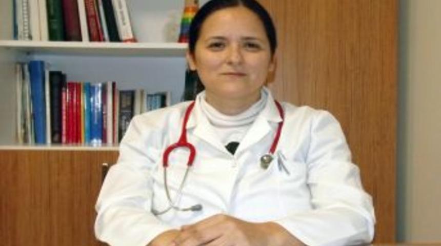 Apartman Girişine Bırakılan Murat Bebek, Hayata Tutundu