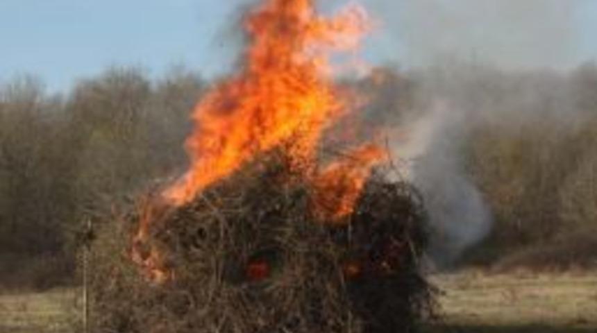 Hileli Avlanmada Kullanılan G&uuml;meler Ateşe Verildi