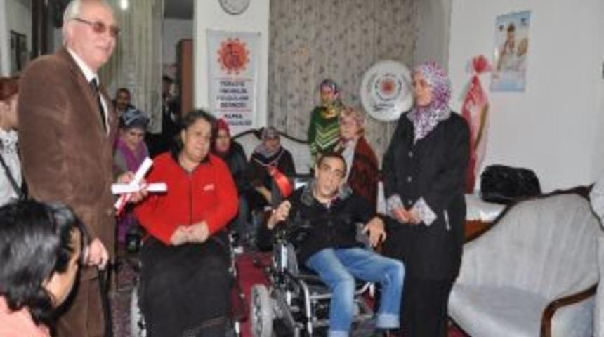 Ağlatan Ak&uuml;l&uuml; Ara&ccedil;