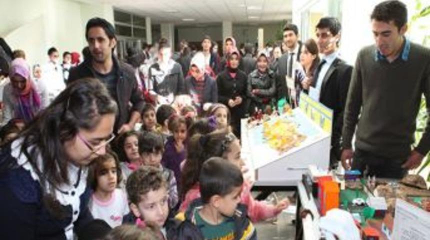 Eğitim Fak&uuml;ltesi &Ouml;ğrencileri '&ouml;ğretim Materyalleri' Sergisi A&ccedil;tı