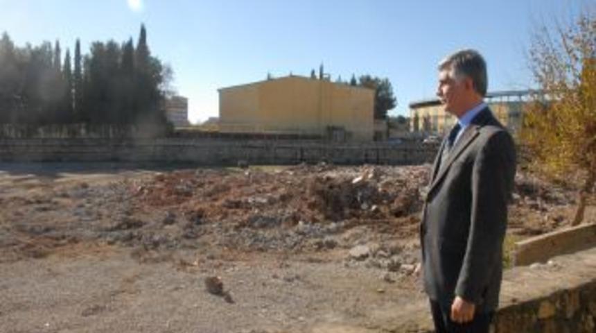 Eski Hayvan Pazarının Yerine &Ccedil;ok Ama&ccedil;lı Spor Alanı Yapılacak