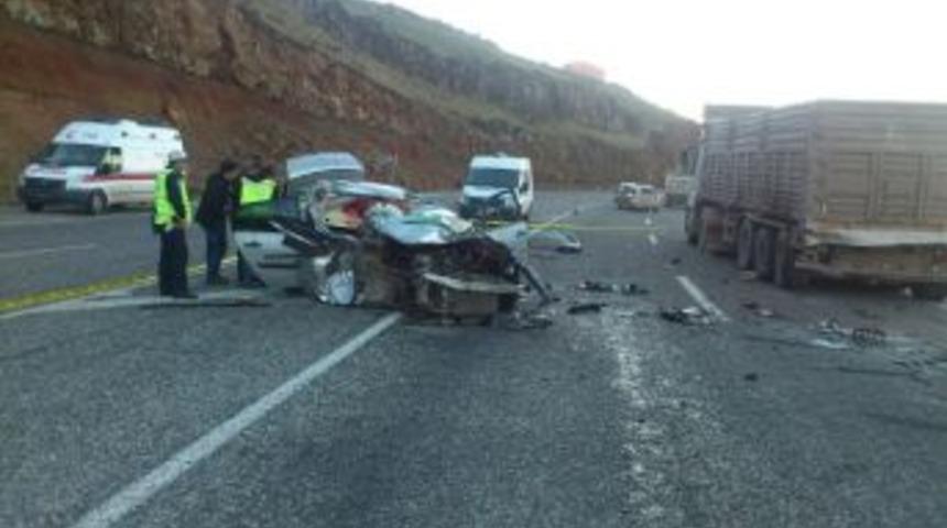 Batman'da Trafik Kazası: 1 &Ouml;l&uuml;, 1 Yaralı