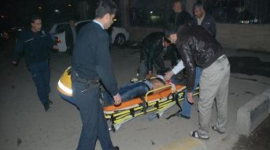 Şanlıurfa Adliyesi &Ouml;n&uuml;nde Silahlı Kavga: 2 Yaralı