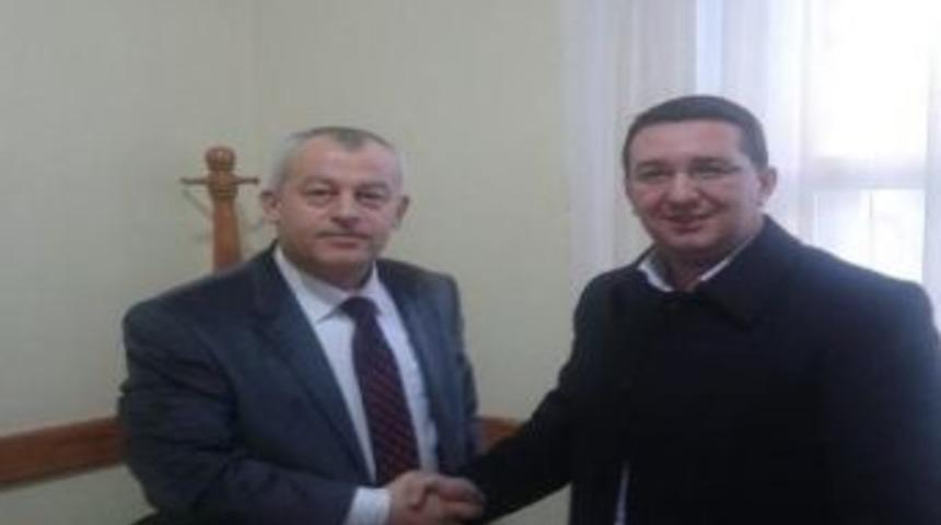 Burhaniye&rsquo;de Yeni M&uuml;d&uuml;re Partili Ziyareti