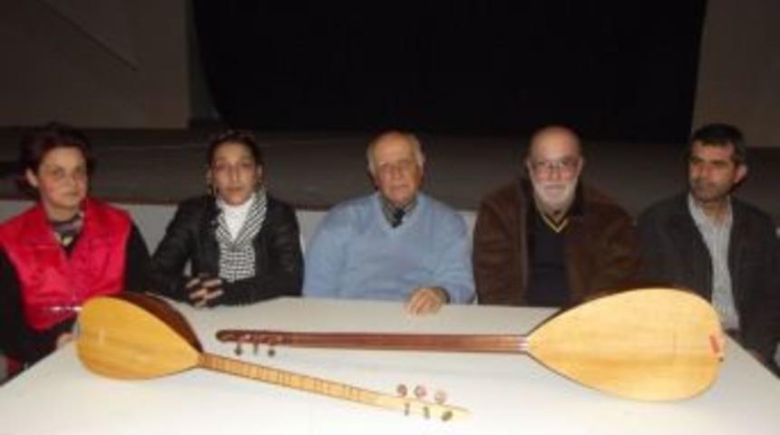 Ayvalık&rsquo;ta Koro Şefine Tepki