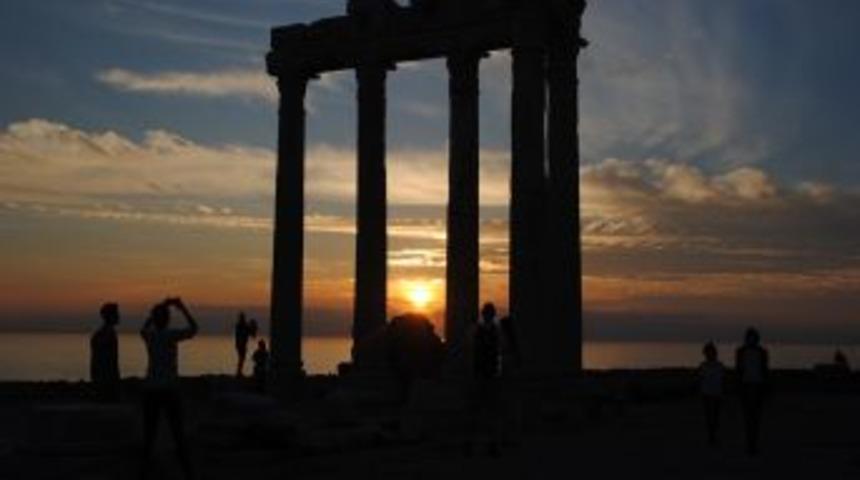 Side Apollon Tapınağı'nda Yılbaşı &Ouml;ncesi G&uuml;n Batım Turları Başladı