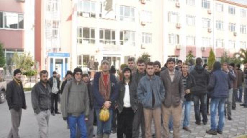 Maden İş&ccedil;ileri, Maaşlarını Alamadıkları İddiasıyla Eli &Ouml;n&uuml;nde Eylem Yaptı