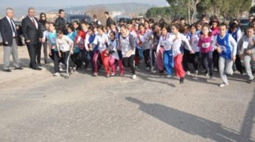 Atat&uuml;rk Kır Koşusu Nefesleri Kesti