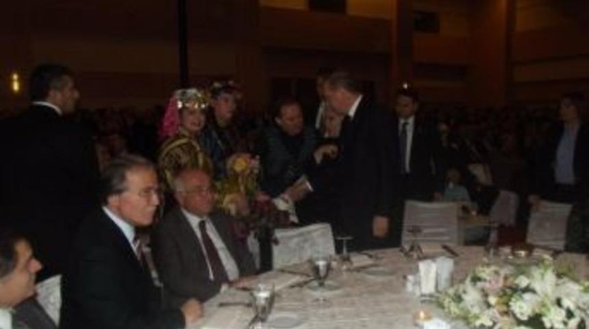 Devletin Zirvesini Buluşturan Düğünde Müthiş Tanıtım