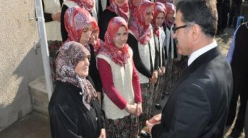 Vali Ahmet Turhan Şayak Kursunda