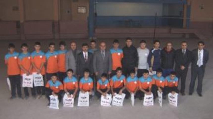 Yogisad Başkanı Ayhan &Ccedil;elik Sporda Başarılı &Ouml;ğrencileri &Ouml;d&uuml;llendirdi