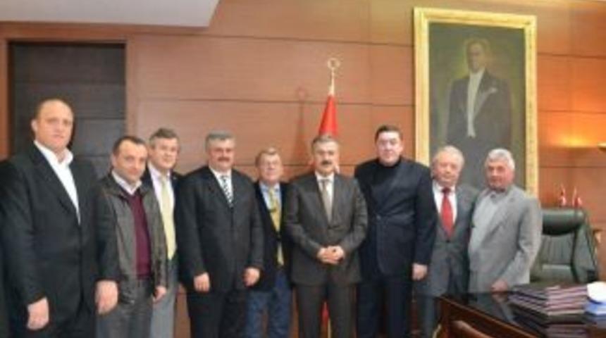 Yol ve kavşaklar i&ccedil;in vali ile g&ouml;r&uuml;şt&uuml;ler