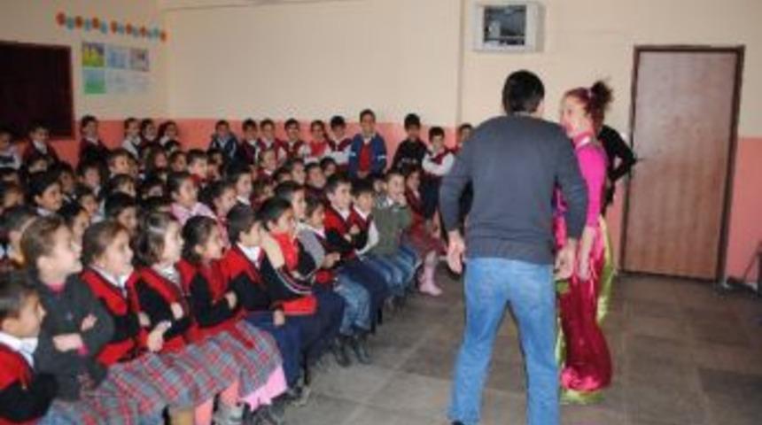 Minik &Ouml;ğrenciler Tiyatroyla Coştu