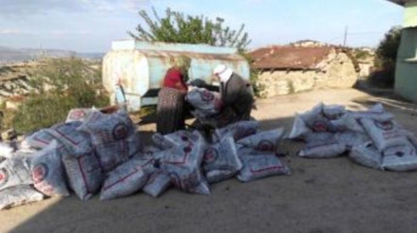 Selendi'de 756 Aileye K&ouml;m&uuml;r Dağıtıldı