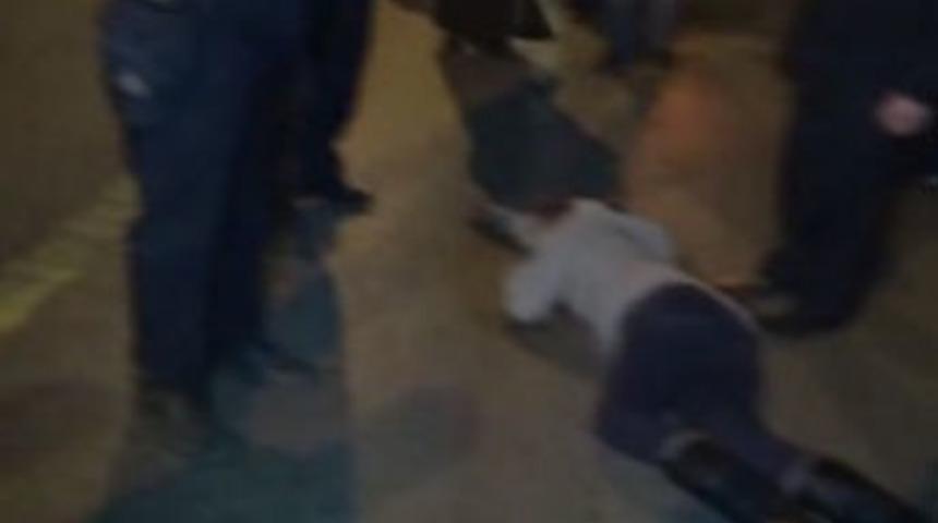 Dershaneden &ccedil;ıkan &ouml;ğrencilere ara&ccedil; &ccedil;arptı