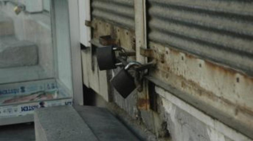 Hakkari&rsquo;de Kepenk Kapatma Eylemi