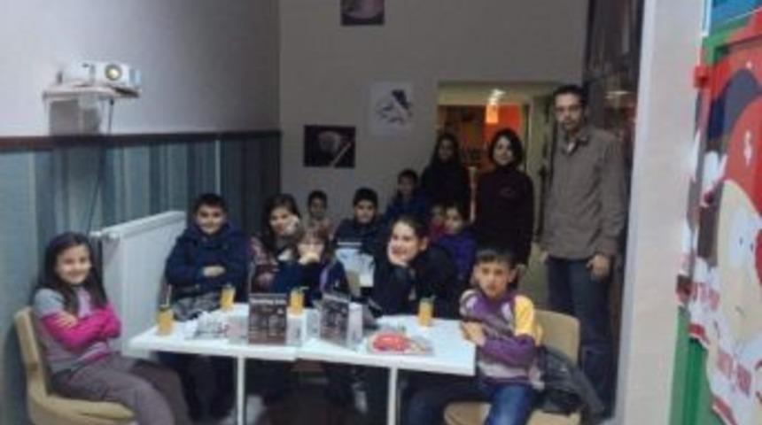 &Ccedil;ocuklar, İngilizce &Ouml;ğreniyor