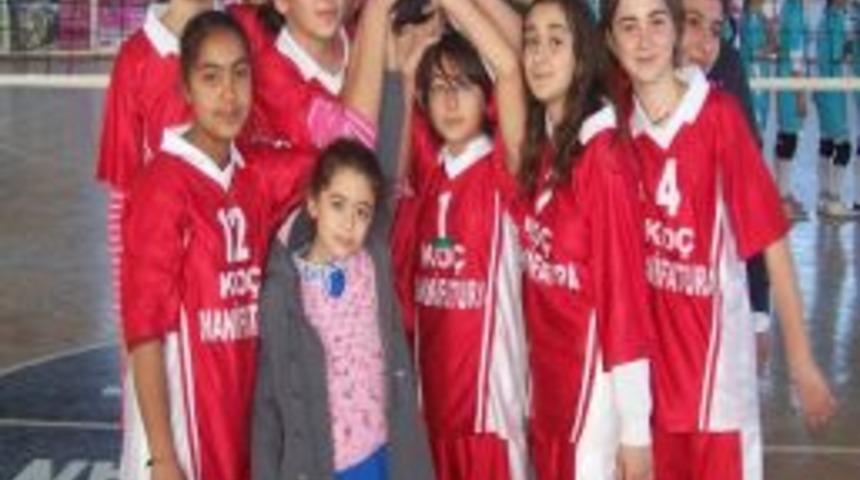 Yıldız Bayanlar Voleybol&rsquo;da Yaşar Sadi Tekin Ortaokulu Şampiyon