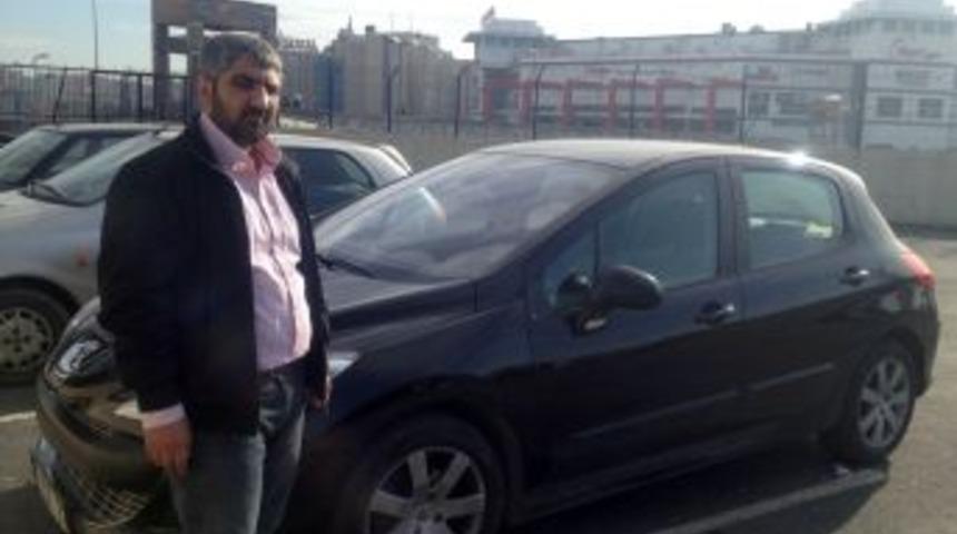 G&uuml;venlik G&ouml;revlisi Otomobili &Ccedil;izdi, Kamera Kaydetti
