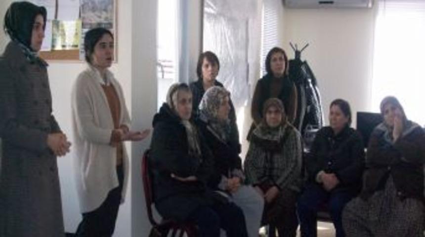 Ev Ev Dolaşıp Vatandaşı Depreme Hazırlıyorlar
