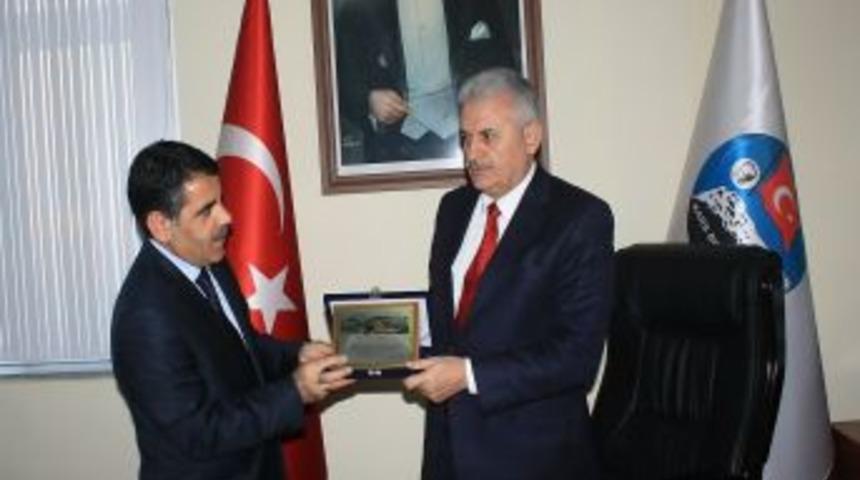 Bakan Yıldırım&rsquo;dan Kars Belediye Başkanı'na Tebrik
