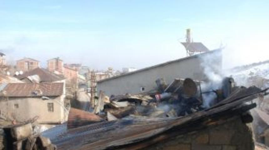 Muş&rsquo;ta &Ccedil;ıkan Yangın 4 Aileyi Evsiz Bıraktı