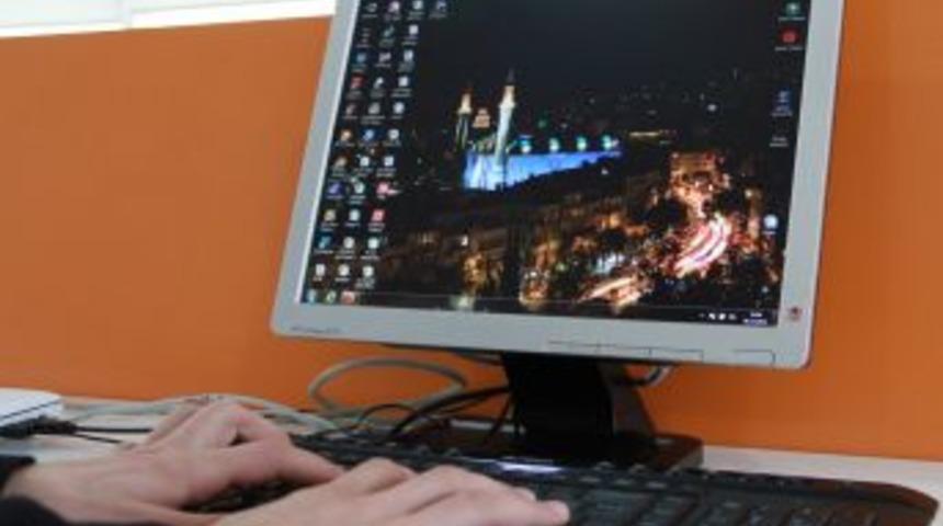 'Masa&uuml;st&uuml; Arka Plan Resmi Bilgisayarı Yavaşlatıyor'