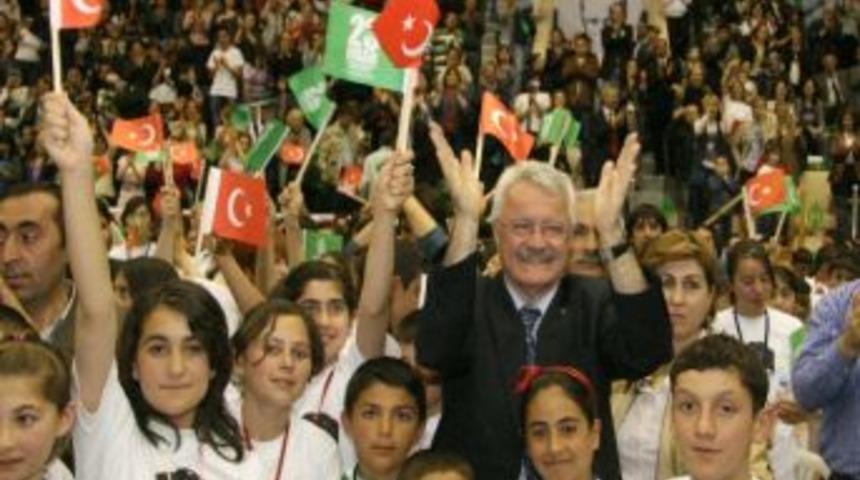 1000 &Ccedil;ocuk Korosu&rsquo;ndan Yeni Yıl Konseri