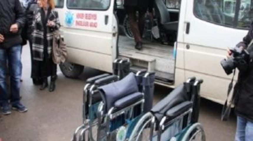 Geyve&rsquo;de Engellilere Tekerlekli Sandalye Dağıtıldı