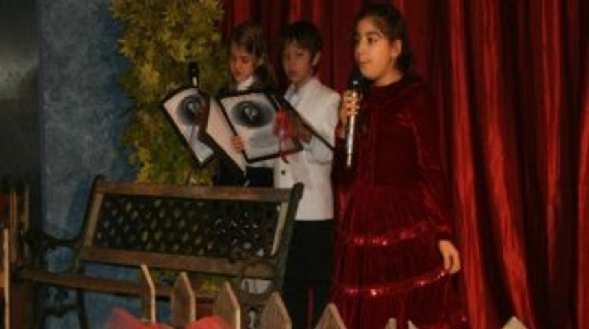 D&uuml;zce K&uuml;lt&uuml;r Koleji&rsquo;nin Şiir Dinletisi Duygulandırdı