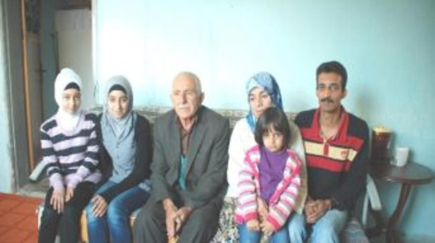 (&ouml;zel Haber) Suriye'de Savaştan Ka&ccedil;tı, 45 Yıl Sonra Babasına Kavuştu