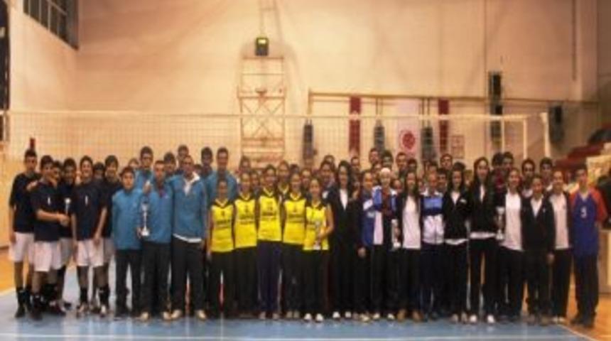 Yalova'da Voleybol Turnuvası Sona Erdi