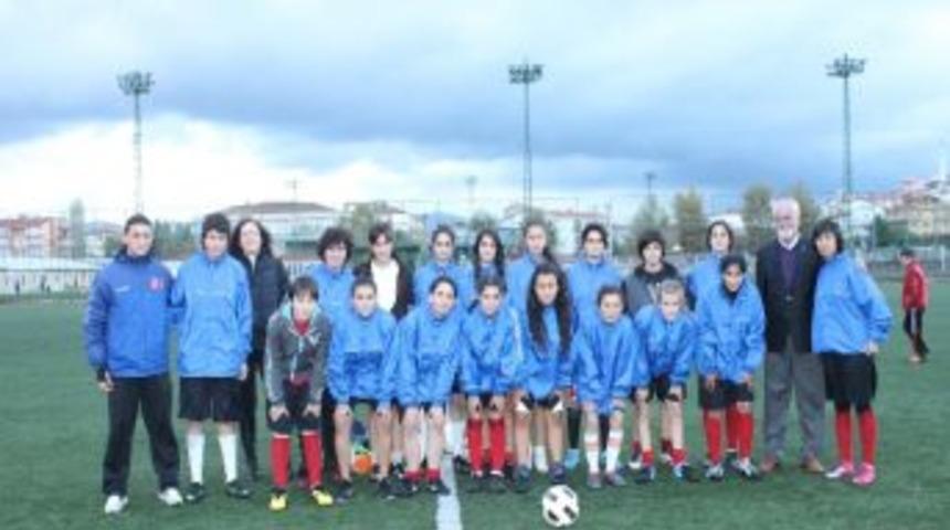 Puan İ&ccedil;in Sahaya İniyorlar