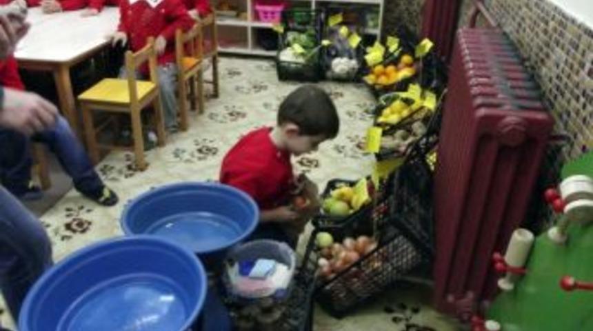 Anasınıfı &Ouml;ğrencileri Sınıflarında A&ccedil;ılan Manav Reyonunda Alışveriş &Ouml;ğrendi