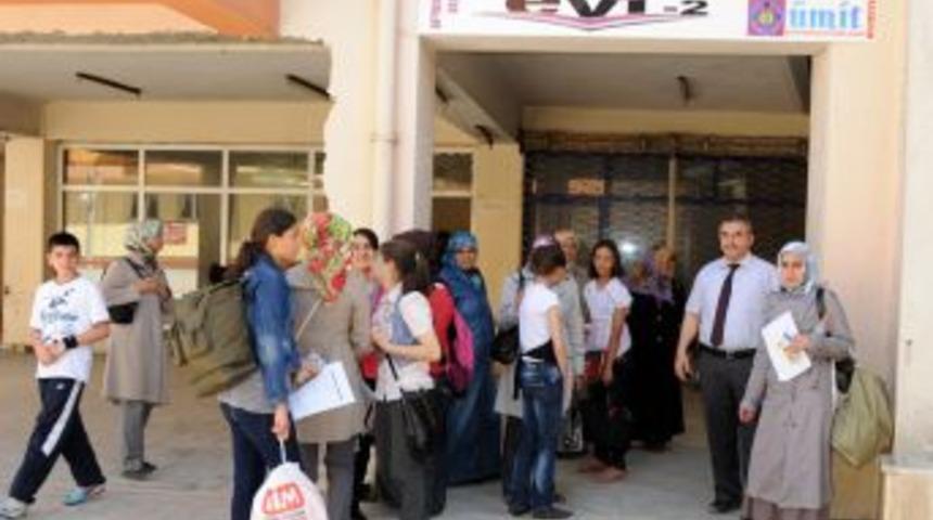 Bilgi Evleri Kapılarını H&uuml;k&uuml;ml&uuml;lerin &Ccedil;ocuklarına A&ccedil;tı