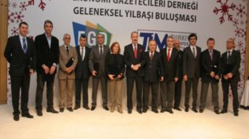 Ekonomi Gazetecileri Derneği Gecesine H&uuml;k&uuml;metten &Ccedil;ift Bakanlı Promosyon