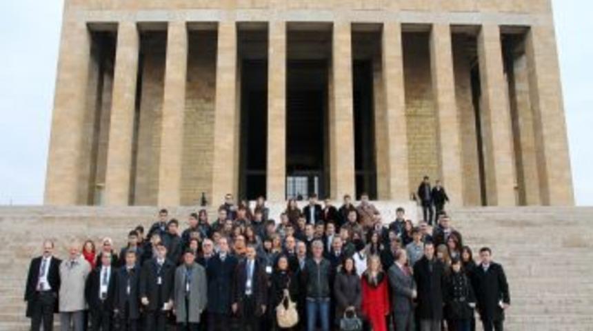 B&uuml;y&uuml;kşehir Belediyesi, Avrupalı Gen&ccedil;lere Başkent'i Gezdirdi