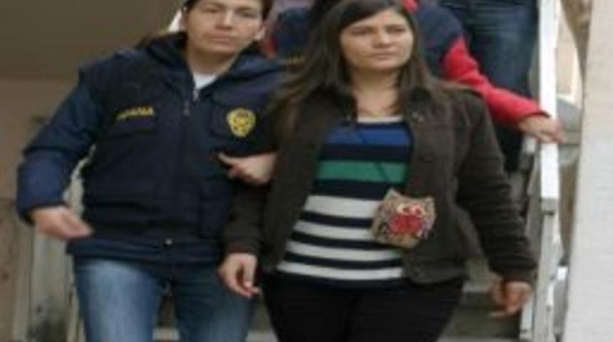 Adana'da Izinsiz G&ouml;steri Yapmak Isteyen 9 &Ouml;ğrenci G&ouml;zaltına Alındı