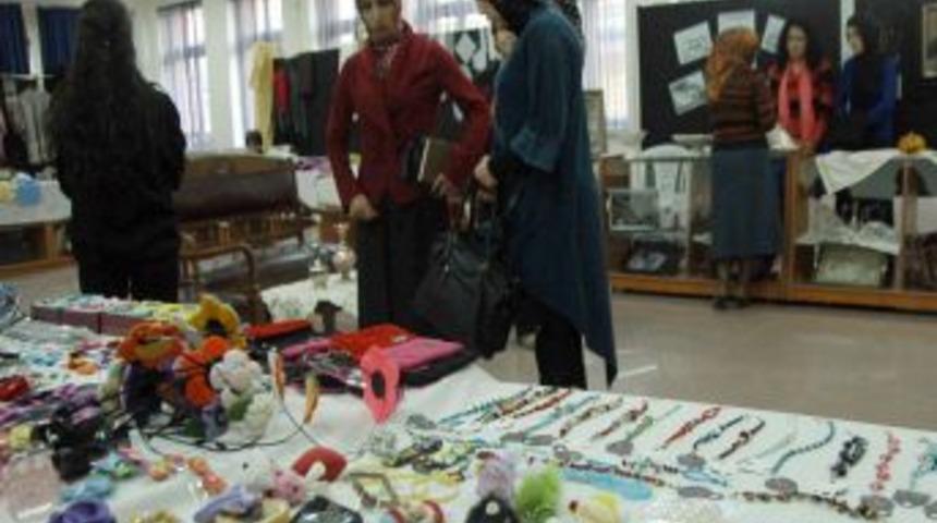 Mamaklı Kadınlar El &Uuml;r&uuml;n&uuml; Eşyalarını G&ouml;r&uuml;c&uuml;ye &Ccedil;ıkardı