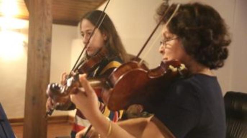 Kent Belleği, G&ouml;n&uuml;ll&uuml;leri İle Yeniden Bir Arada