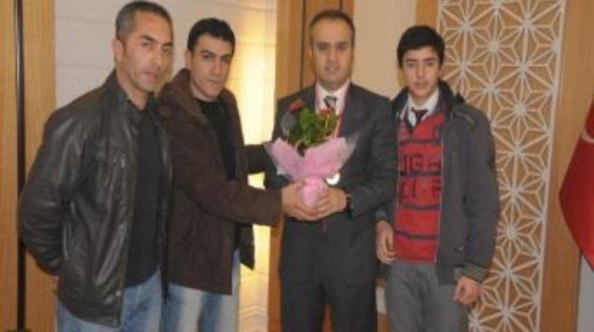 Başarılı Sporcular İneg&ouml;l Belediyesi Tarafından &Ouml;d&uuml;llendirildi